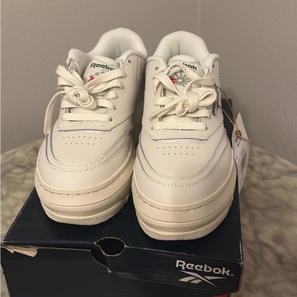 NEW Reebok club women size 7